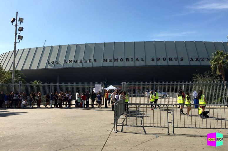 Line for EXO at LA Memorial Sports Arena